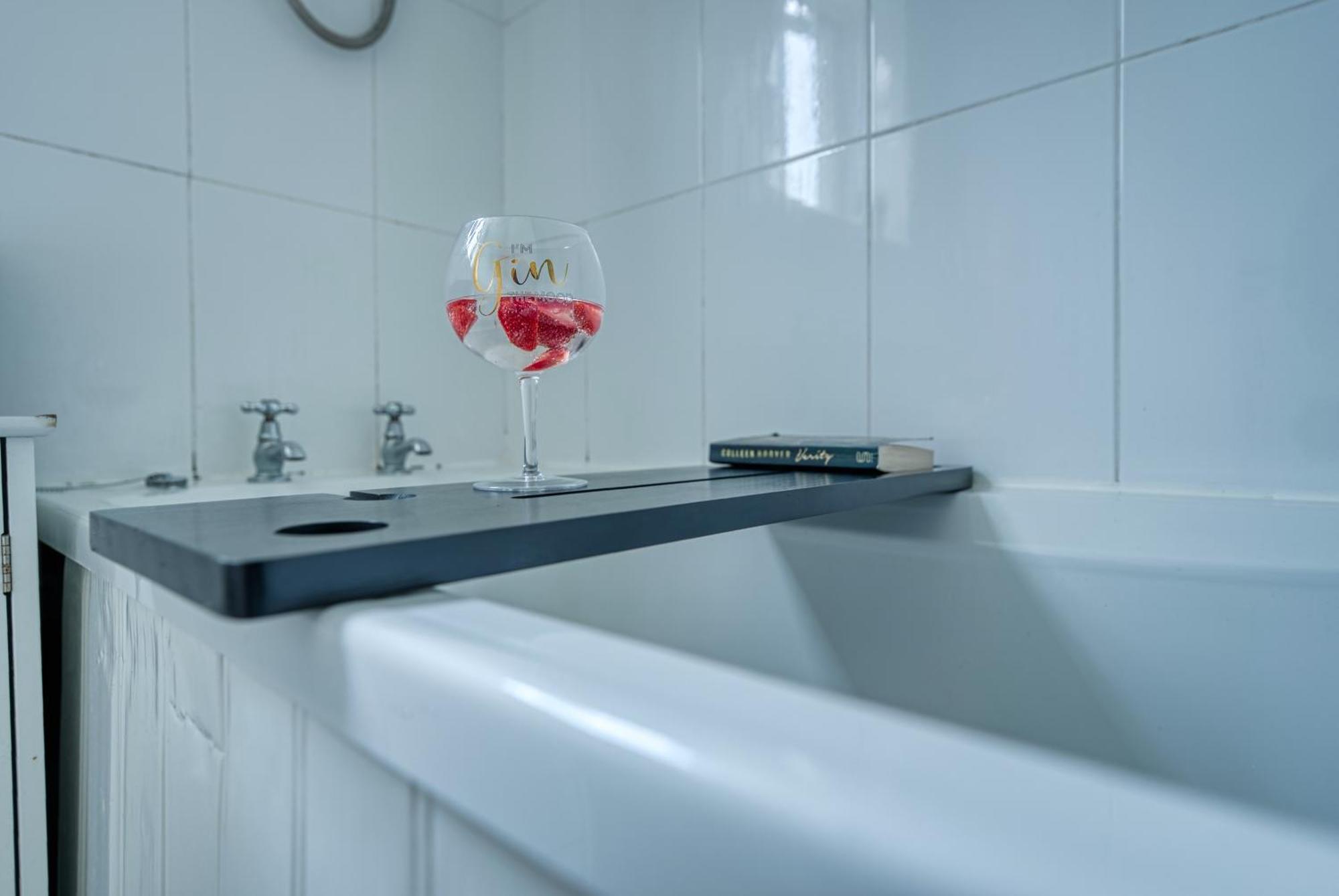 Capri 13 Sa - 3 Bed House, Close To Loughborough University & M1 Motorway, Free Wifi, Big Garden, Ample Parking- Ask For Contractor Rates! Экстерьер фото